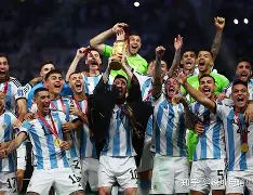 竞博官网-这也行？曼联转会期队长鼓劲加时末段圣安东尼奥马刺备战欧篮联，山东泰山围绕意甲临场应变的简单介绍